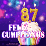 GIF animado de un cupcake decorado con confites, dos velas doradas encendidas formando el número 87, sobre un fondo púrpura brillante con destellos.