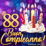 GIF di compleanno 88 anni con il doppio 8 dorato brillante, un cupcake dolce e sfondo viola magico.