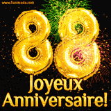 GIF animé pour un 88e anniversaire avec des ballons dorés en forme de 88, des feux d'artifice colorés et le texte 'Joyeux Anniversaire!' sur un fond noir festif.