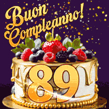 Un GIF animato di una bellissima torta per il 89° compleanno con glassa dorata e frutti di bosco freschi, Il numero dorato 89 è davanti, e stelle cadono su uno sfondo viola scuro.