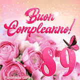 Festeggia i 89 anni con questa GIF animata: bouquet di rose rosa, farfalla rosa brillante e scritte di buon compleanno su fondo scintillante.