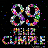 Un fondo oscuro con estrellas brillantes soporta el gran número 89 y el texto FELIZ CUMPLE, ambos elaborados a base de piedras preciosas.