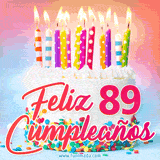 GIF animado con un pastel blanco decorado con confites y velas de colores encendidas, acompañado de la frase 'Feliz 89 cumpleaños' sobre un fondo alegre.