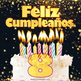 GIF animado de un pastel decorado con velas de colores, con el número 8 resaltado y un fondo brillante que transmite celebración.