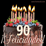 Animación de un pastel de chocolate decorado con frutas, velas encendidas y el número 90, acompañado de la palabra '¡Felicidades!' en elegante tipografía.