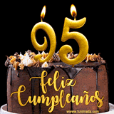 GIF de un pastel de chocolate con decoración de crema, velas doradas con el número 95 encendido, y un fondo negro elegante y cálido.