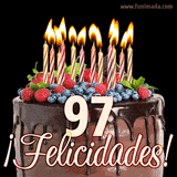 Animación de un pastel de chocolate decorado con frutas, velas encendidas y el número 97, acompañado de la palabra '¡Felicidades!' en elegante tipografía.