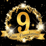 Il numero 9 è circondato da un anello dorato brillante, accompagnato da un nastro elegante con la scritta 'Buon Compleanno!' su uno sfondo scuro.