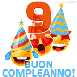 Due boccali di birra sorridenti animati, con il numero 9 e la scritta 'Buon Compleanno!' in caratteri allegri su uno sfondo bianco.