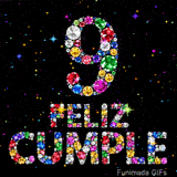 Un fondo negro con estrellas de colores sirve de lienzo para el número 9 y el texto FELIZ CUMPLE, elaborados con brillantes piedras preciosas.