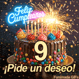 Texto neón de Feliz Cumpleaños brillando sobre un pastel con el dígito 9. Estrellitas doradas descienden alrededor de una bengala que emite luz intensa.