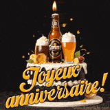 Un gâteau décoré de crème blanche avec deux verres de bière et une bouteille Tonine au sommet. Une bougie allumée et le texte 'Joyeux Anniversaire!' en lettres dorées.
