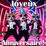 Trois chats habillés comme des stars, dansant avec énergie sous des lumières flashy pour fêter un anniversaire en musique et bonne humeur.