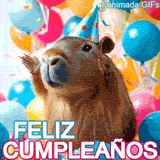Un adorable carpincho (capibara) con un gorro de fiesta azul está en medio de una celebración, rodeado de globos de colores y confeti. El texto animado dice 'Feliz Cumpleaños'.