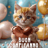 Una cartolina di auguri animata e dolce per un compleanno, con un gattino carino che tiene un palloncino a cuore, La scena è festosa con palloncini rosa, blu e dorati.