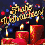 Drei rote, verzierte Weihnachtskerzen mit goldenen Lichtern und einem funkelnden Hintergrund.