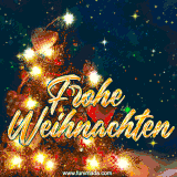 Ein geschmückter Weihnachtsbaum mit roten Herzen, Lichtern und funkelnden Kugeln vor einem dunklen Hintergrund.