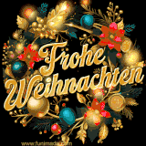 Ein prachtvoller Weihnachtskranz mit goldenen Ornamenten, roten Blüten und blauen Kugeln auf schwarzem Hintergrund.