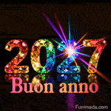 Grandi numeri '2027' sono fatti di pietre preziose sfaccettate in arancione, giallo, blu e viola. Scintillano su uno sfondo nero, riflettendo la luce sotto il testo rosa 'Buon anno'.